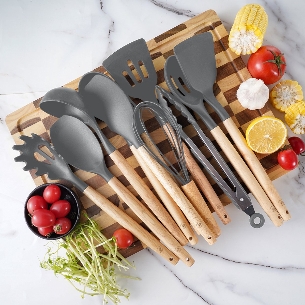 Royal Swiss® Set de 12 Ustensiles de Cuisine en Silicone avec Manches en Bois – Support Inclus – Résistant jusqu’à 210°C – Gris ou Noir – Image 6