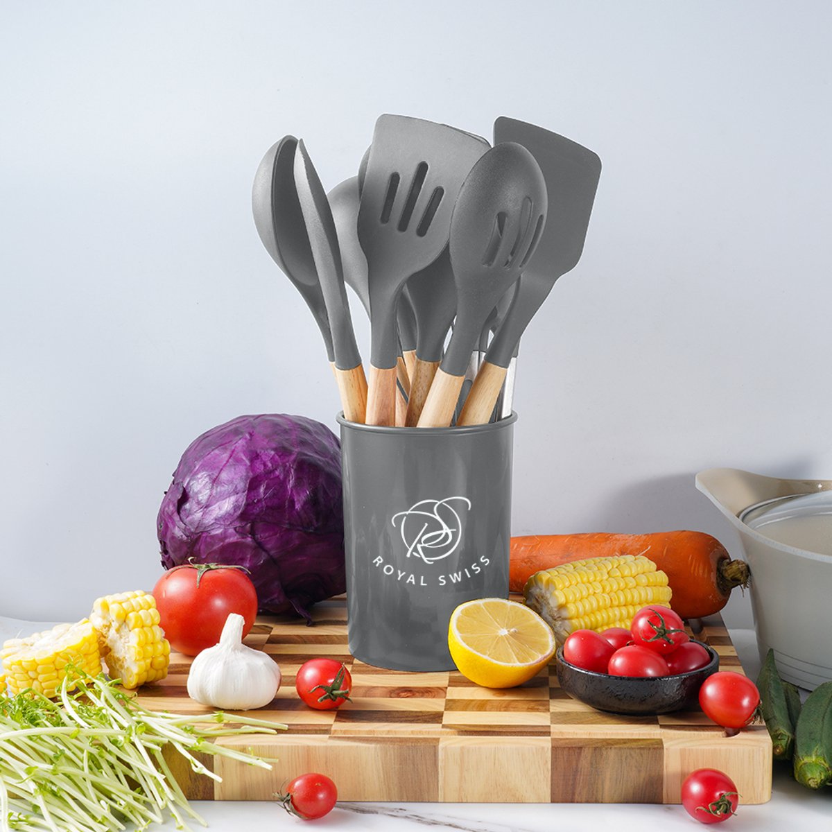 Royal Swiss® Set de 12 Ustensiles de Cuisine en Silicone avec Manches en Bois – Support Inclus – Résistant jusqu’à 210°C – Gris ou Noir – Image 9