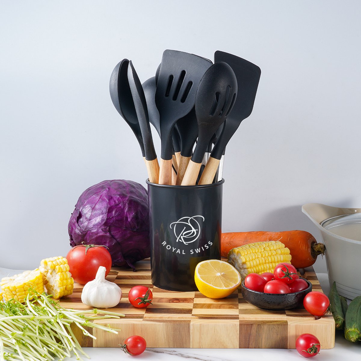 Royal Swiss® Set de 12 Ustensiles de Cuisine en Silicone avec Manches en Bois – Support Inclus – Résistant jusqu’à 210°C – Gris ou Noir – Image 7
