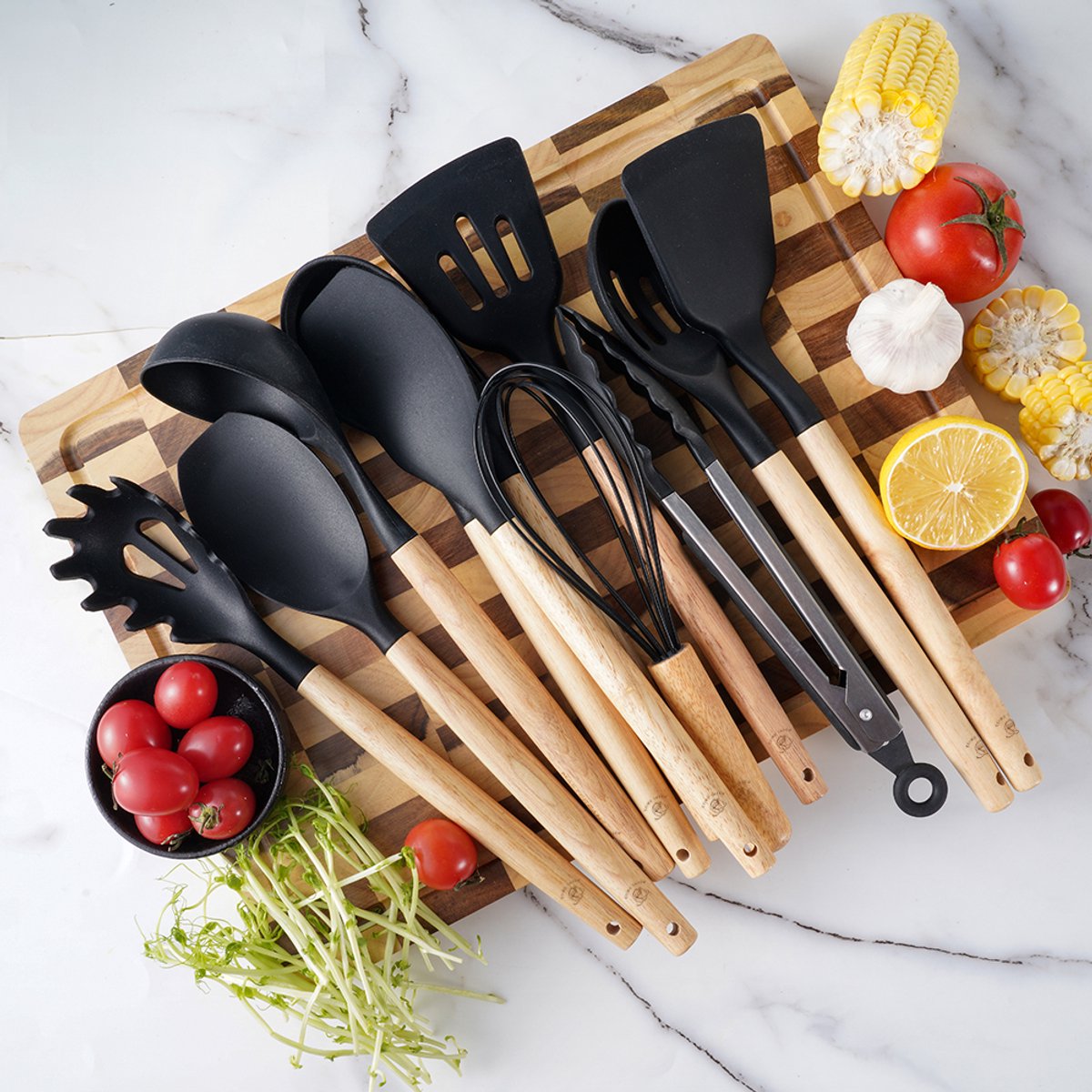 Royal Swiss® Set de 12 Ustensiles de Cuisine en Silicone avec Manches en Bois – Support Inclus – Résistant jusqu’à 210°C – Gris ou Noir – Image 8