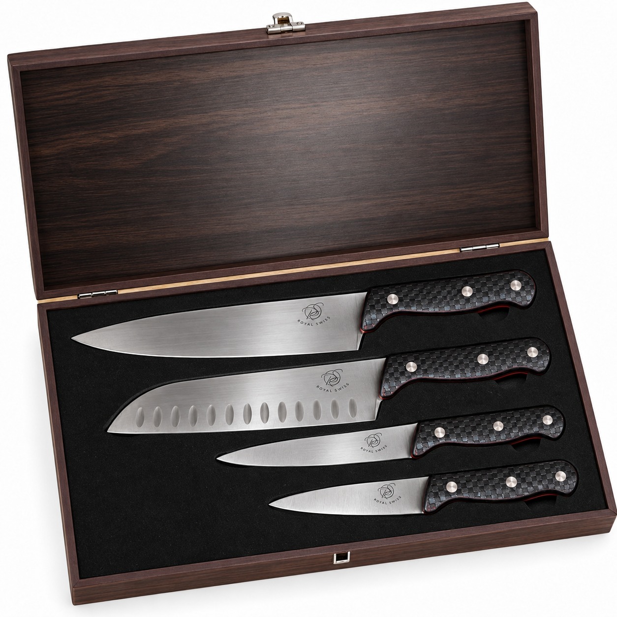 Gros plan set de 4 couteaux Royal Swiss manches texture carbone